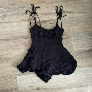 URBAN OUTFITTER RHOMPER worn once (just wrinkled from storage). Size XS